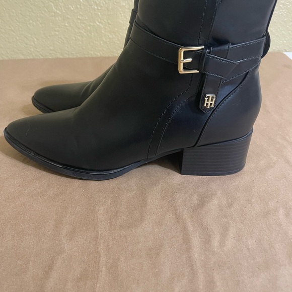 Tommy Hilfiger Women's Black Jimina Ankle Boot | 9.5 - Picture 2 of 8